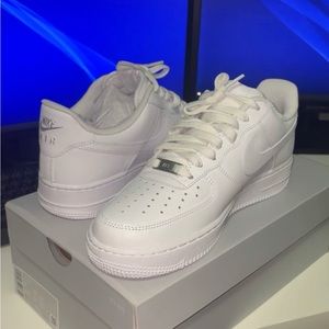 BRAND NEW Nike AirForce 1 (Size 8)